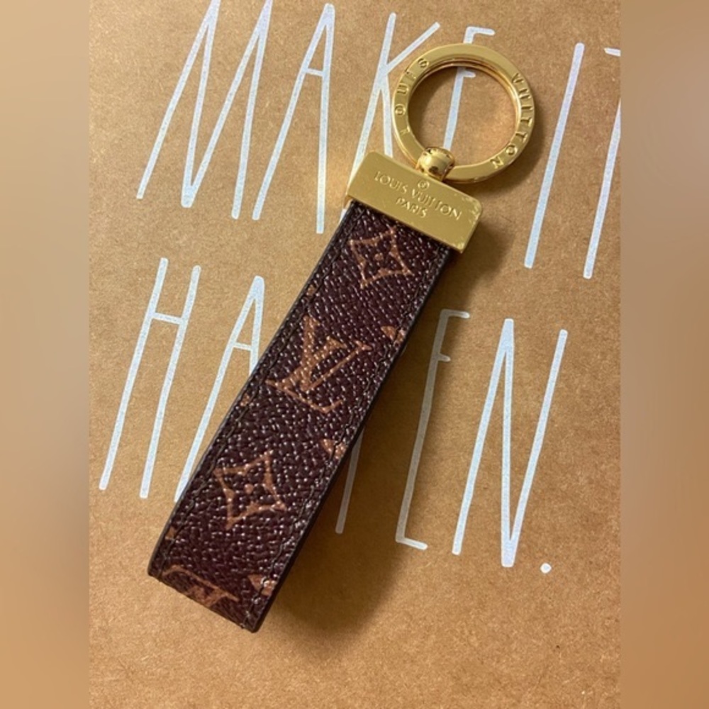 1 DAY SALE 🛍️ Dragonne LV Key Chain Holder Monogram Canvas